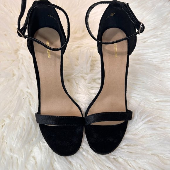 PrettyLittleThing Black Velvet Heels - Picture 7 of 7